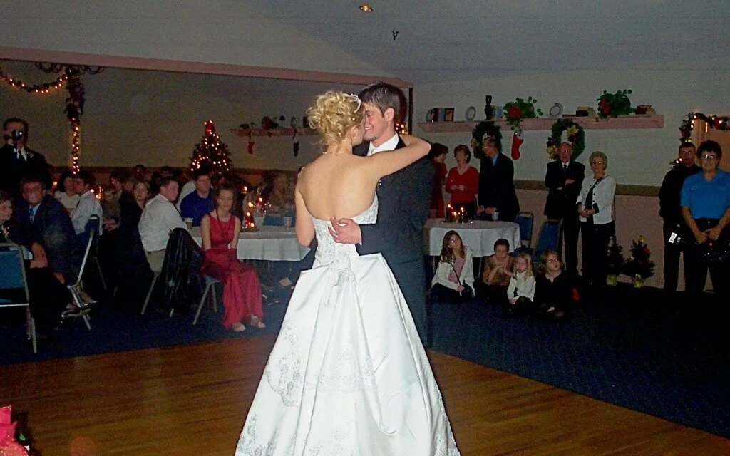 BrideGroomDancing1